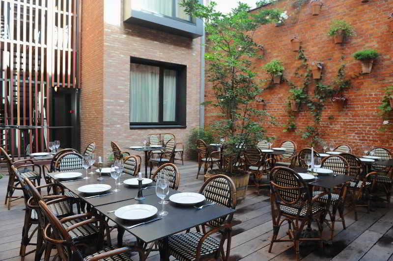 Latroupe Le Berger Hotel Saint-Gilles Екстериор снимка